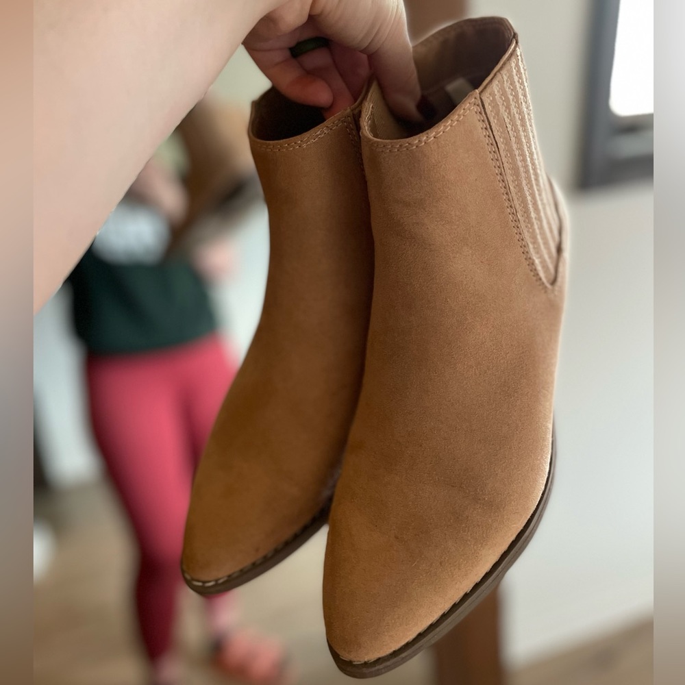 Universal threads bootie